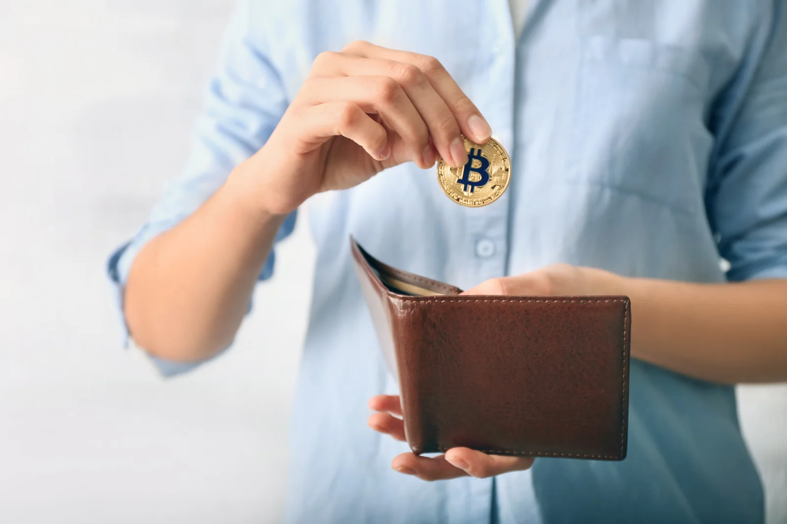 What are the security risks associated with using a cryptocurrency wallet?